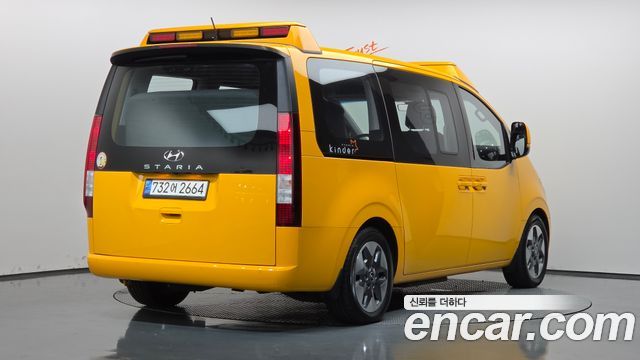 Hyundai Staria L3.5  Kinder Safety Car 15-Seater 2022 — фото 2