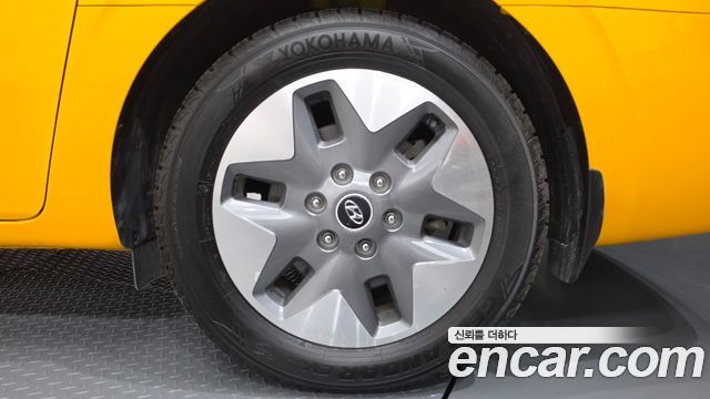 Hyundai Staria L3.5  Kinder Safety Car 15-Seater 2022 — фото 21
