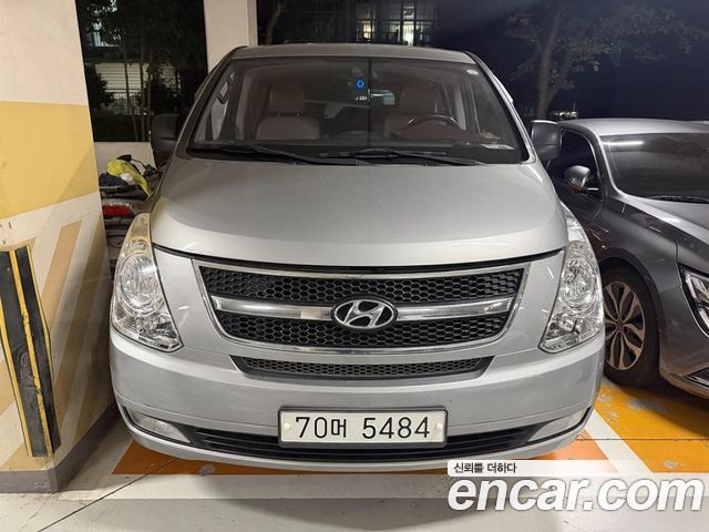 Hyundai Grand Starex 11-Seater Wagon CVX Luxury