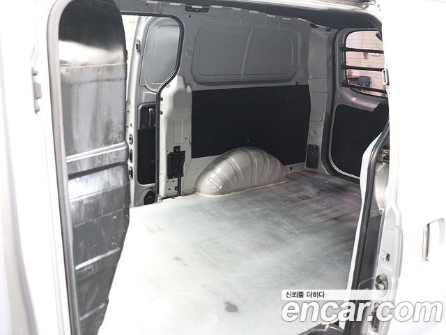 Hyundai Grand Starex 3-Seater VAN Modern 2017 — фото 18