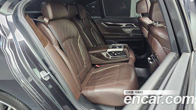 BMW 7 Series (G11) 740d xDrive Design Pure Excellence 2020 — фото 11