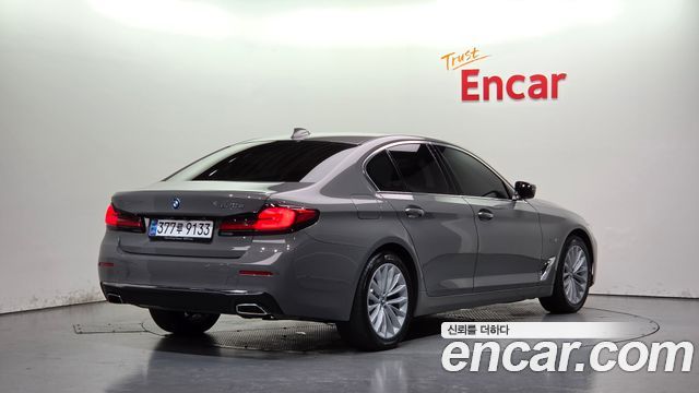 BMW 5 Series (G30) 530e Luxury 2022 — фото 2