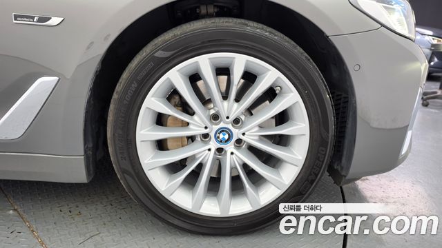BMW 5 Series (G30) 530e Luxury 2022 — фото 5