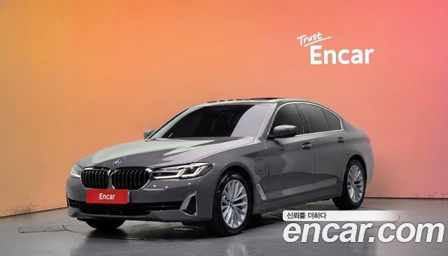 BMW 5 Series (G30) 530e Luxury 2022 — фото 1