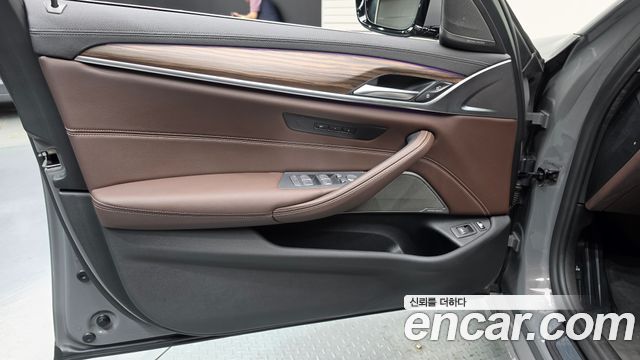 BMW 5 Series (G30) 530e Luxury 2022 — фото 24