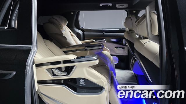 Kia Carnival (IV) Gasoline 9-seater Limousine(Special vehicle) 2023 — фото 11