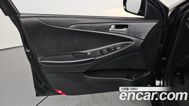 Hyundai Sonata The Brilliant LPI Smart 2013 — фото 24