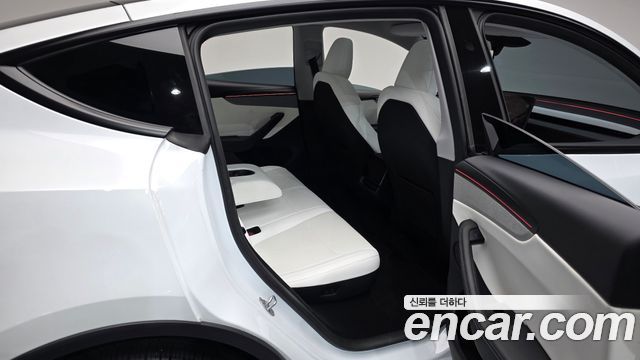 Tesla Model Y RWD 2025 — фото 12