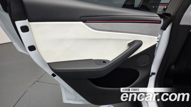 Tesla Model Y RWD 2025 — фото 25