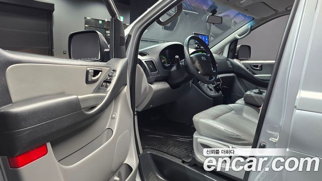 Hyundai Grand Starex 3-Seater VAN CVX Luxury 2016 — фото 10
