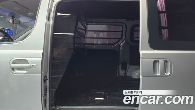 Hyundai Grand Starex 3-Seater VAN CVX Luxury 2016 — фото 11