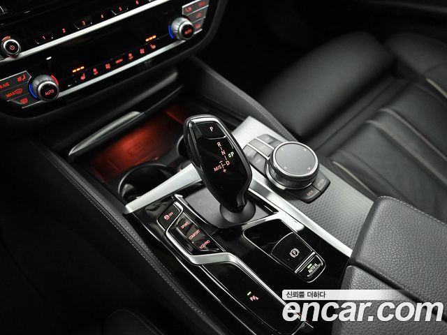 BMW 5 Series (G30) 520i M Sport 2023 — фото 9