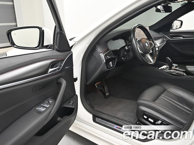 BMW 5 Series (G30) 520i M Sport 2023 — фото 15