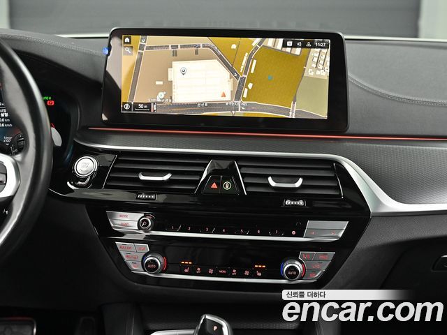 BMW 5 Series (G30) 520i M Sport 2023 — фото 18