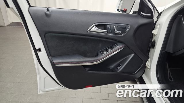 Mercedes-Benz GLA-Class (X156) GLA45 AMG 4MATIC 2019 — фото 24