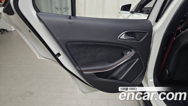 Mercedes-Benz GLA-Class (X156) GLA45 AMG 4MATIC 2019 — фото 25