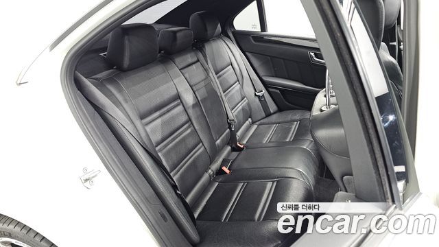 Mercedes-Benz E-Class (W212) E63 AMG 2011 — фото 11