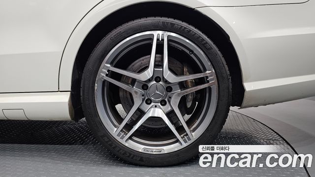 Mercedes-Benz E-Class (W212) E63 AMG 2011 — фото 21