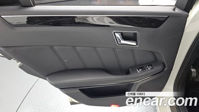 Mercedes-Benz E-Class (W212) E63 AMG 2011 — фото 25