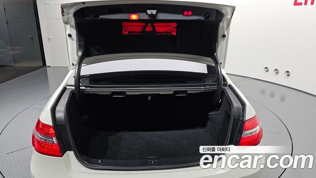 Mercedes-Benz E-Class (W212) E63 AMG 2011 — фото 33