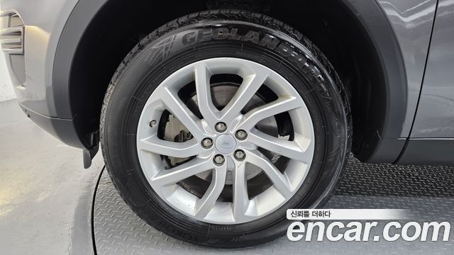 Land Rover Discovery Sport 2.0 TD4 SE 2017 — фото 5