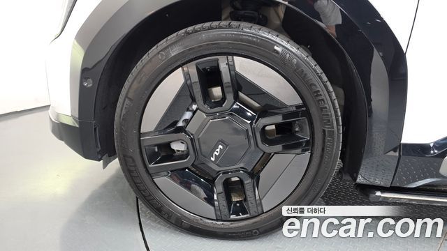 Kia EV9 Long Range 4WD GT Line 2024 — фото 5