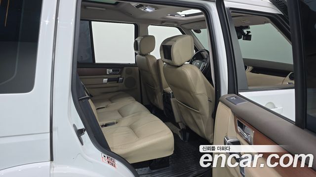 Land Rover Discovery 4 3.0 SDV6 HSE 2016 — фото 11