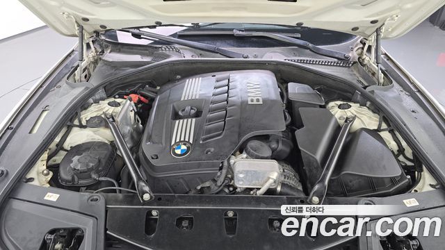 BMW 5 Series (F10) 528i 2011 — фото 6