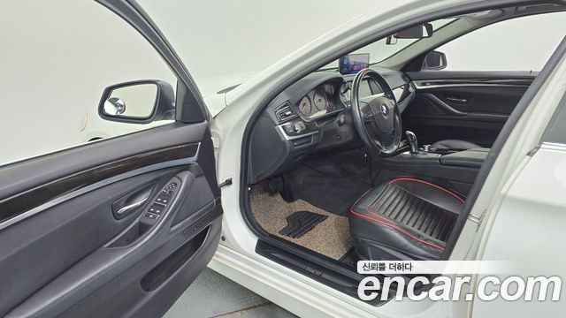 BMW 5 Series (F10) 528i 2011 — фото 10