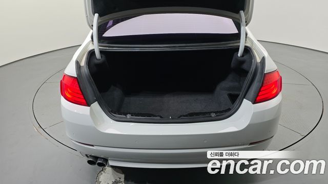 BMW 5 Series (F10) 528i 2011 — фото 19