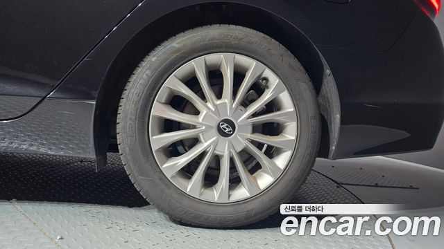Hyundai Sonata (LF) 2.0 Smart Special 2017 — фото 21