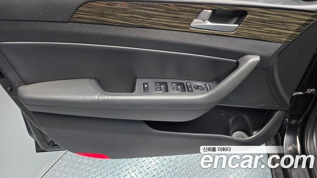 Hyundai Sonata (LF) 2.0 Smart Special 2017 — фото 24