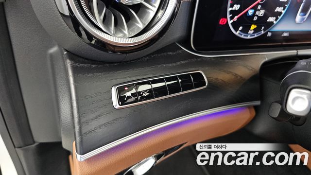 Mercedes-Benz E-Class (W213) E220d Cabriolet 2020 — фото 28