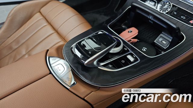 Mercedes-Benz E-Class (W213) E220d Cabriolet 2020 — фото 31