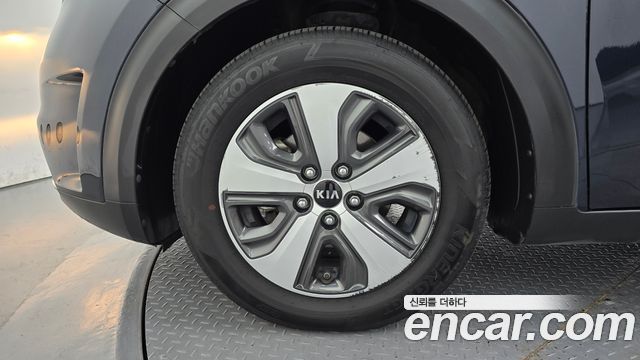 Kia Niro Prestige 2017 — фото 5