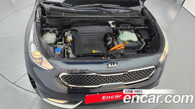Kia Niro Prestige 2017 — фото 6