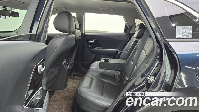 Kia Niro Prestige 2017 — фото 12
