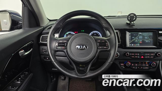 Kia Niro Prestige 2017 — фото 13