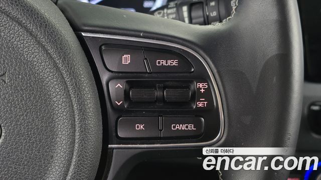 Kia Niro Prestige 2017 — фото 16