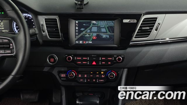 Kia Niro Prestige 2017 — фото 19