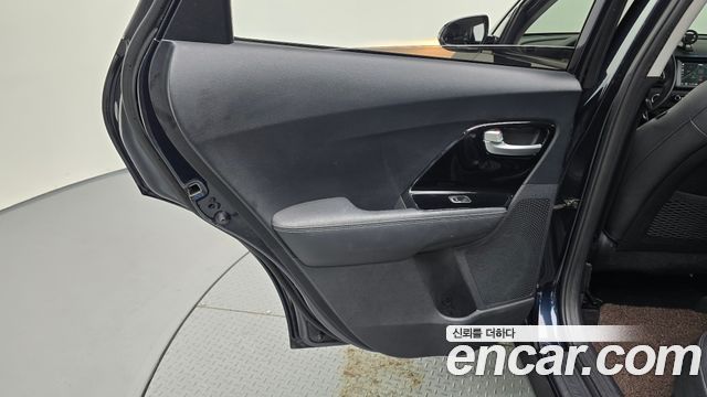 Kia Niro Prestige 2017 — фото 25