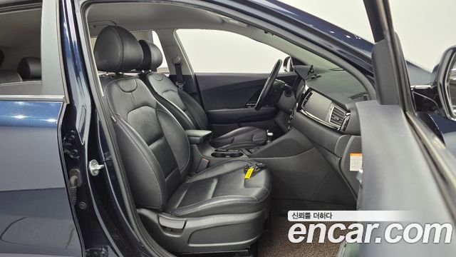 Kia Niro Prestige 2017 — фото 26