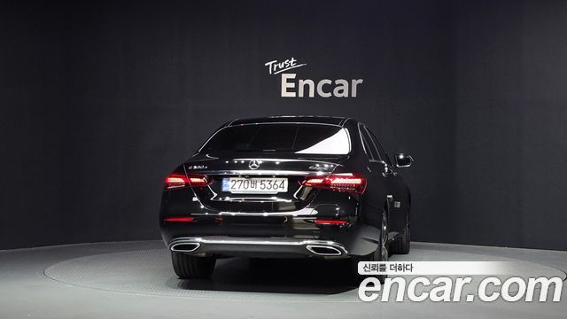 Mercedes-Benz E-Class (W213) E300e 4MATIC Exclusive 2022 — фото 4