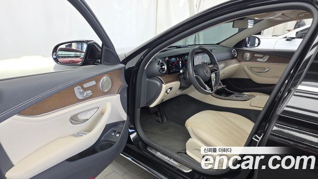 Mercedes-Benz E-Class (W213) E300e 4MATIC Exclusive 2022 — фото 10