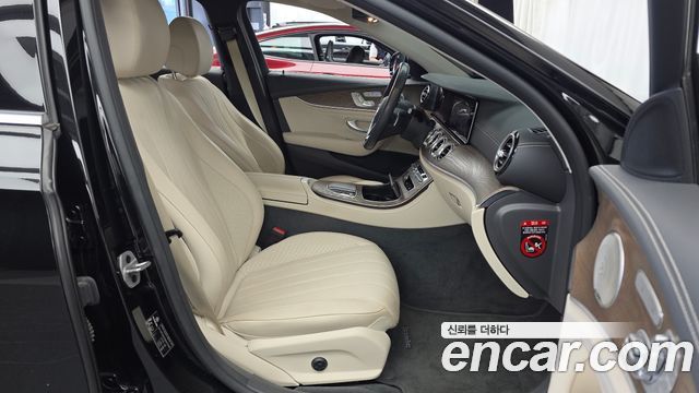 Mercedes-Benz E-Class (W213) E300e 4MATIC Exclusive 2022 — фото 11