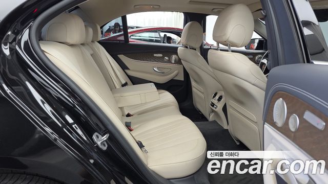 Mercedes-Benz E-Class (W213) E300e 4MATIC Exclusive 2022 — фото 12