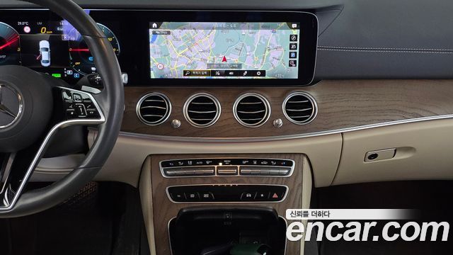 Mercedes-Benz E-Class (W213) E300e 4MATIC Exclusive 2022 — фото 14