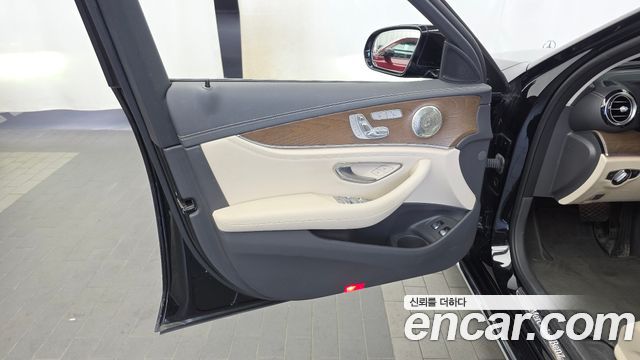 Mercedes-Benz E-Class (W213) E300e 4MATIC Exclusive 2022 — фото 24