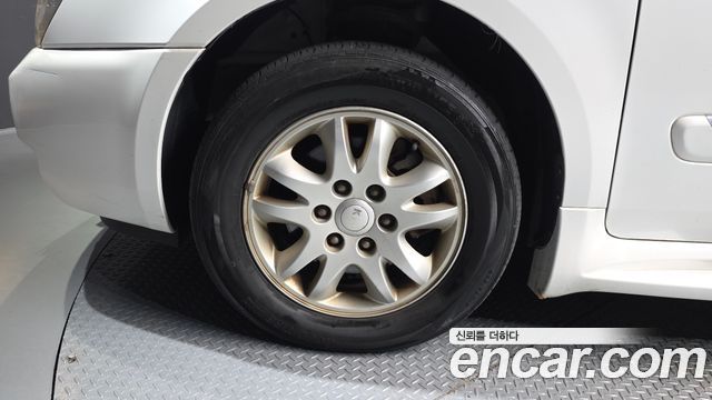 Kia Carnival R Grand Carnival GLX Deluxe 2012 — фото 5