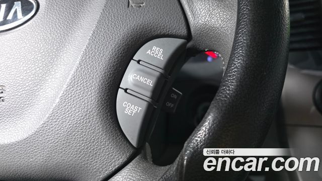 Kia Carnival R Grand Carnival GLX Deluxe 2012 — фото 15